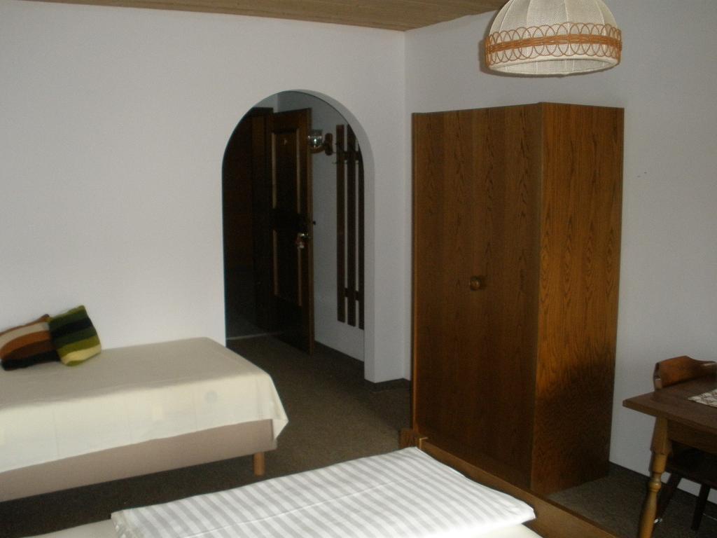 Alpengasthof Zur Loisach Hotel Grossweil Room photo
