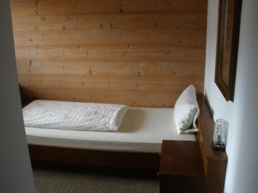 Alpengasthof Zur Loisach Hotel Grossweil Room photo