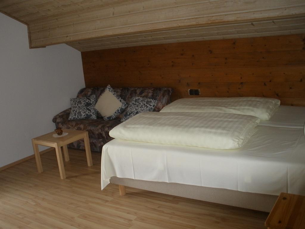 Alpengasthof Zur Loisach Hotel Grossweil Room photo