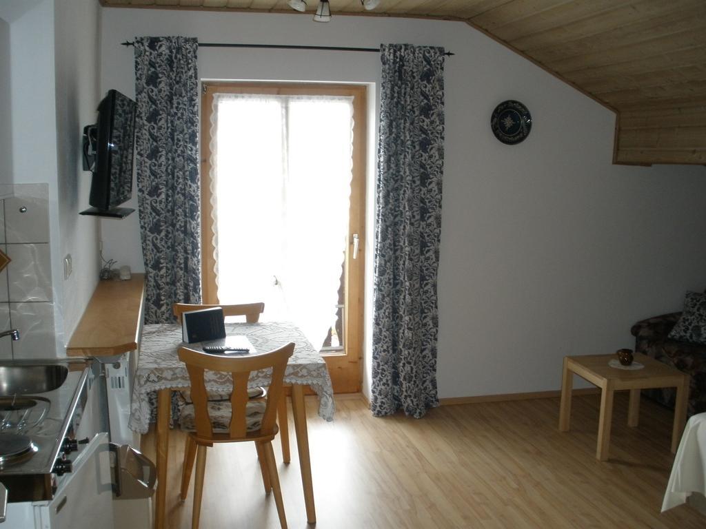 Alpengasthof Zur Loisach Hotel Grossweil Room photo