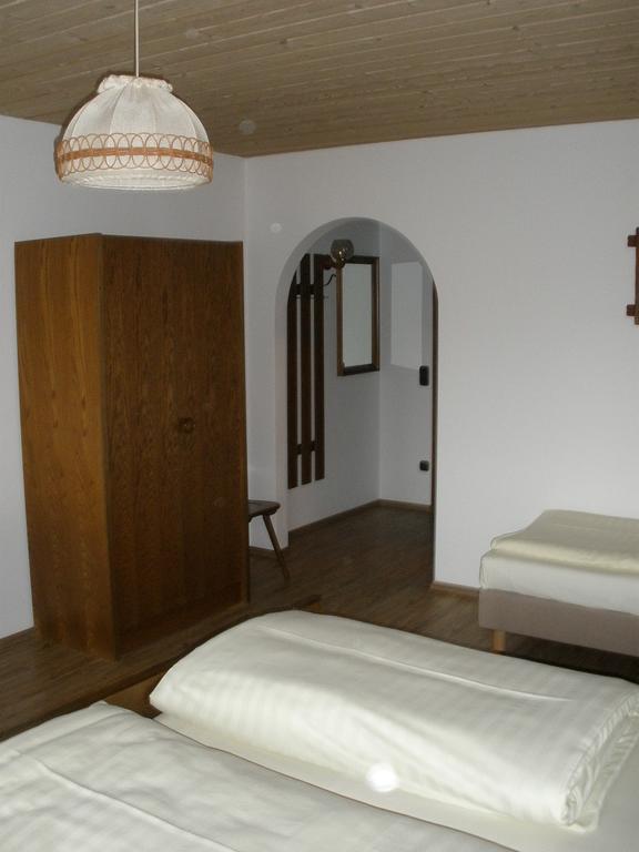 Alpengasthof Zur Loisach Hotel Grossweil Room photo
