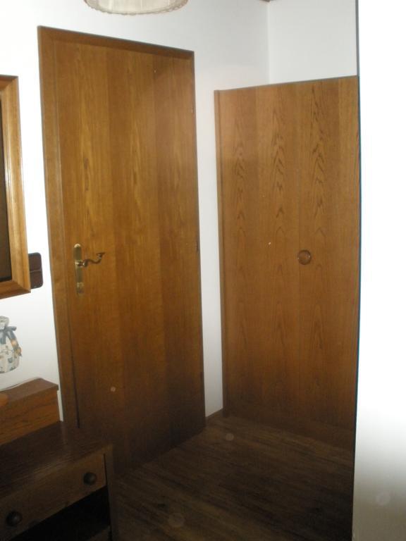 Alpengasthof Zur Loisach Hotel Grossweil Room photo