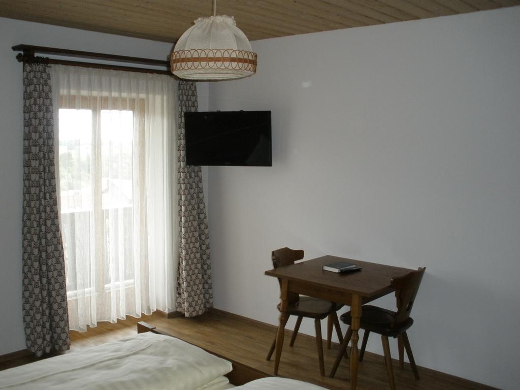 Alpengasthof Zur Loisach Hotel Grossweil Room photo