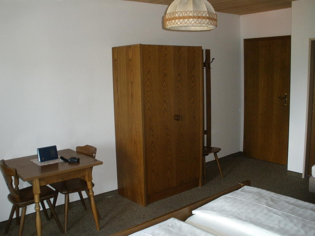 Alpengasthof Zur Loisach Hotel Grossweil Room photo